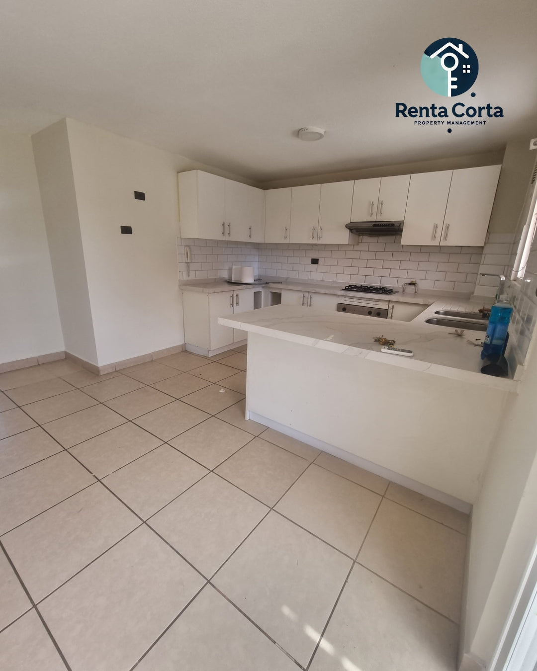 Casa Con Piscina Y Máxima Seguridad En Condominio Privado en Lampa
