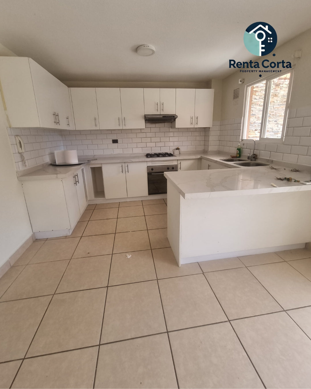Casa Con Piscina Y Máxima Seguridad En Condominio Privado en Lampa